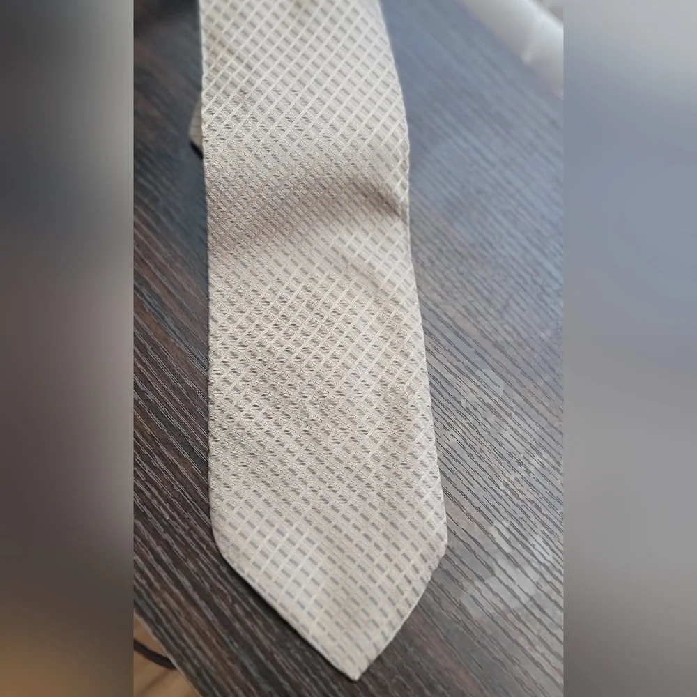 Calvin Klein Men's Tie dry clean only.